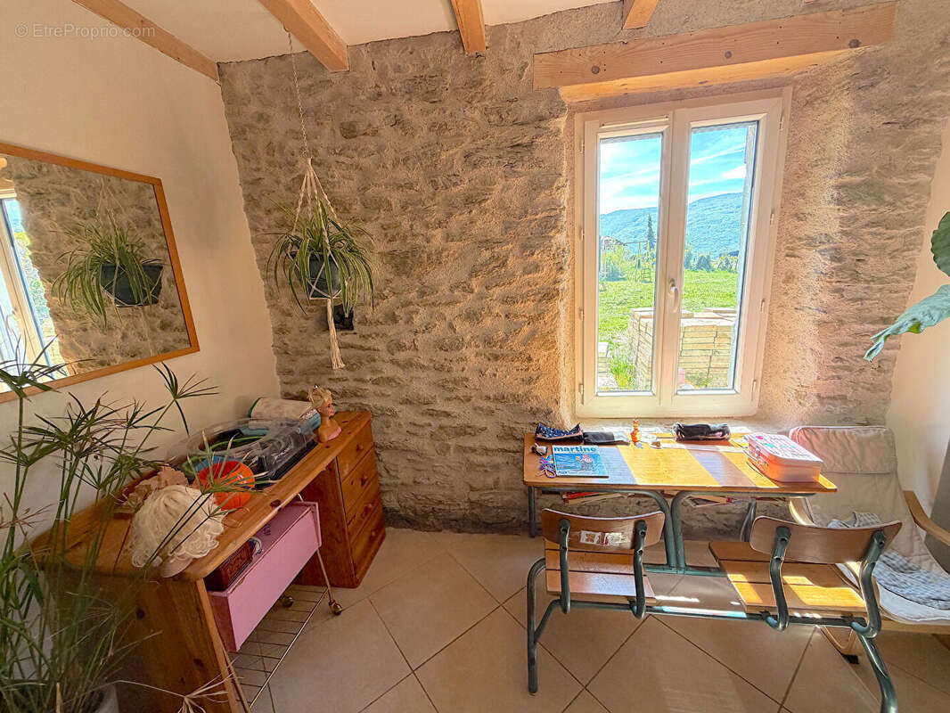 Maison à CHALLONGES