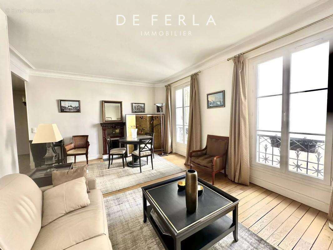 Appartement à PARIS-7E