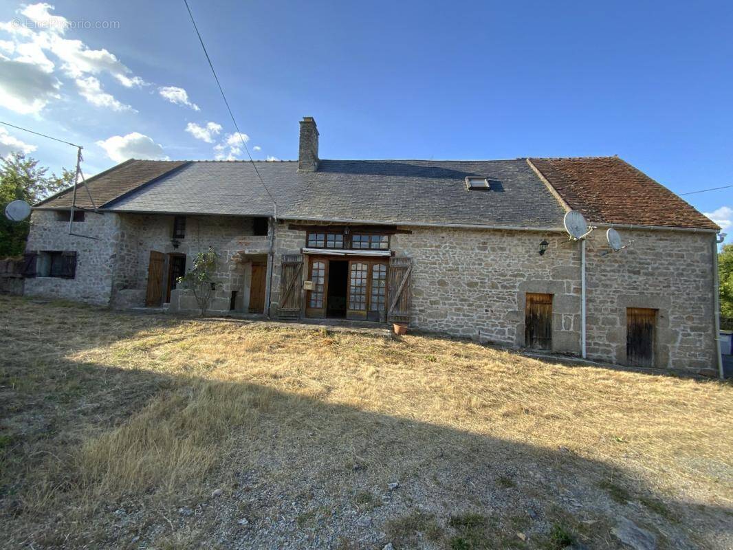 Maison à CLUGNAT