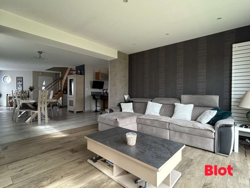 Maison à LA BOUEXIERE