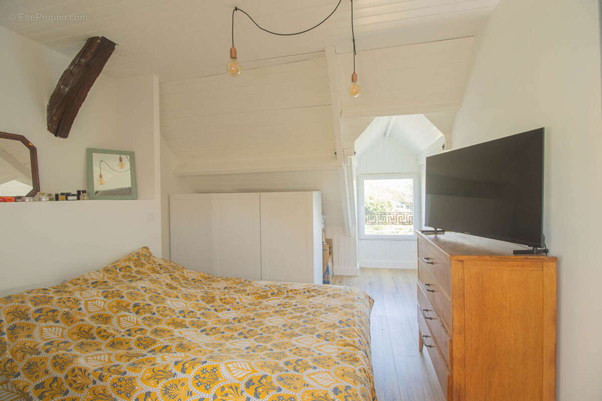 Maison à BECON-LES-GRANITS