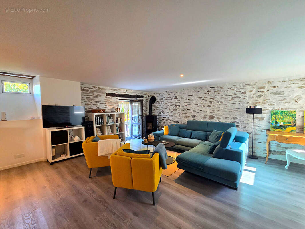 Alrance, Maison en pierres et son jardin attenant - photo 7