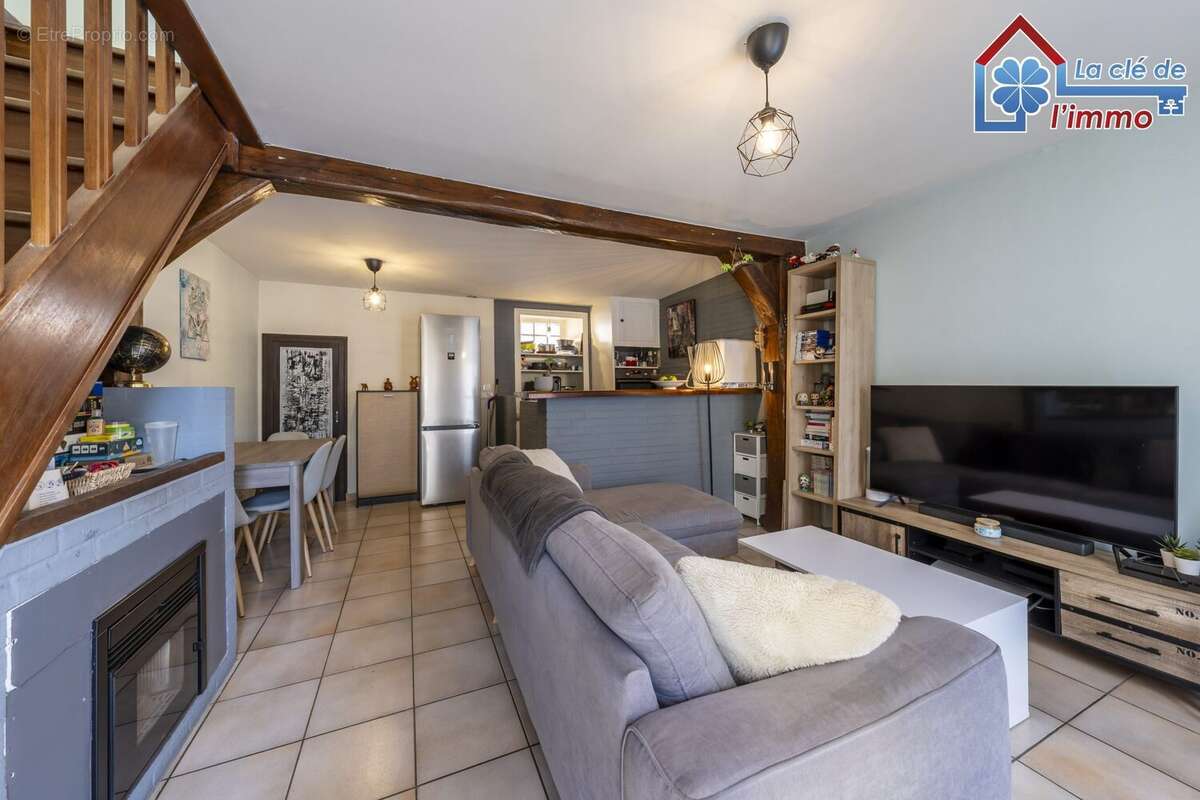 Maison à CHEVRY-COSSIGNY