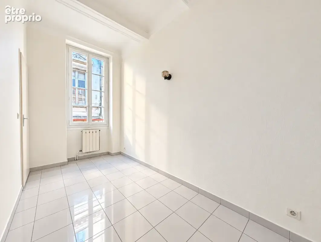 Préfecture     t3 de 59,48 m2 traversant   possibilité de faire 2 appartements - photo 3
