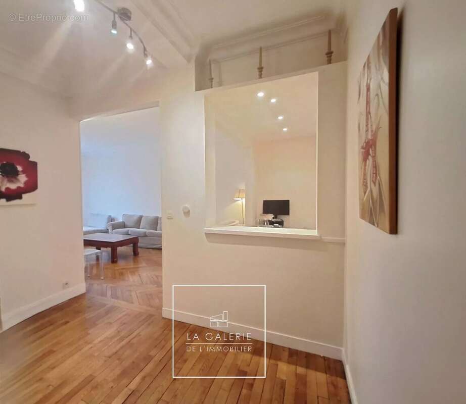 Appartement à PARIS-16E