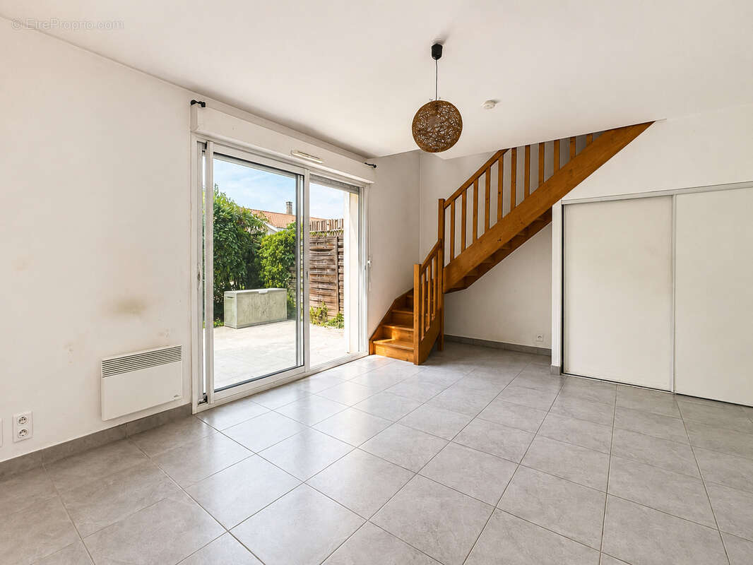 A VENDRE Maison en duplex avec jardin 3 chambres - GUJAN MESTRAS - photo 2