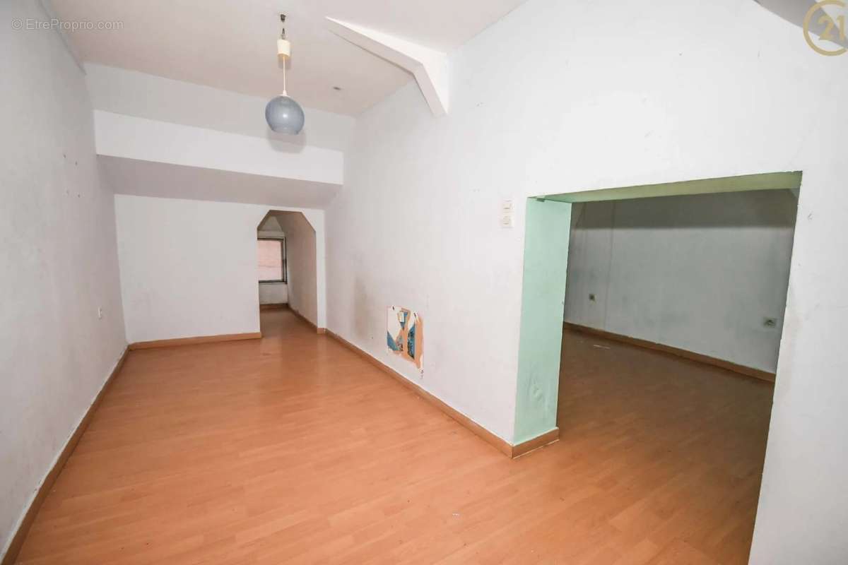 Maison à AVESNES-SUR-HELPE