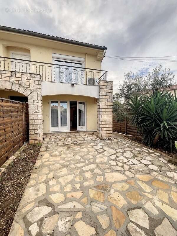 *** appartement t2 meuble * terrasse * parking *** - photo 2