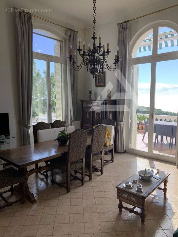 Appartement à ROQUEBRUNE-CAP-MARTIN