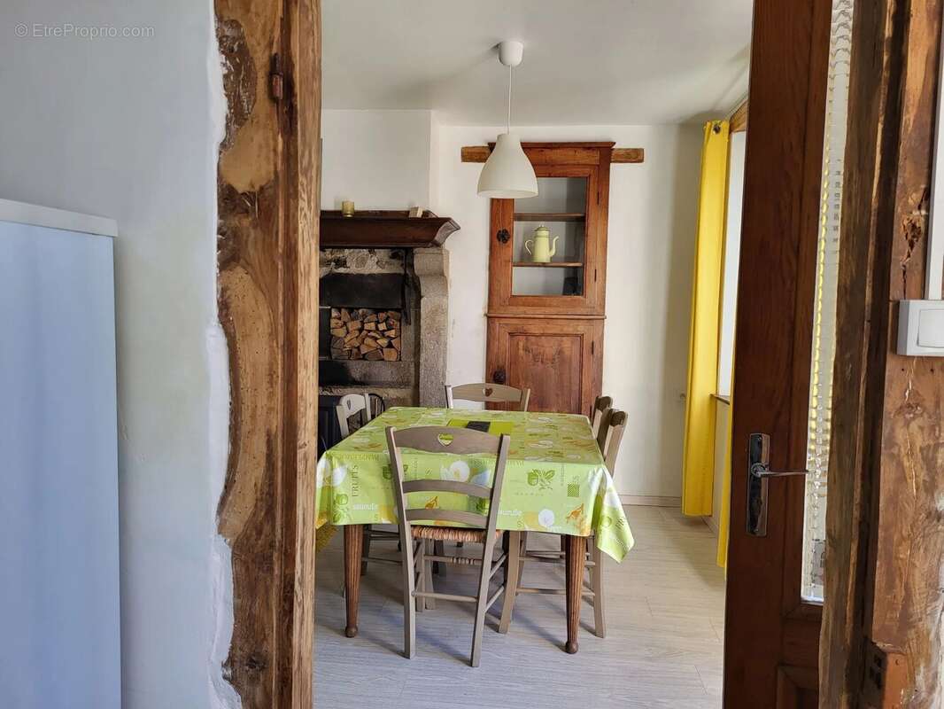 Maison à SAINT-PRIEST-LA-PLAINE