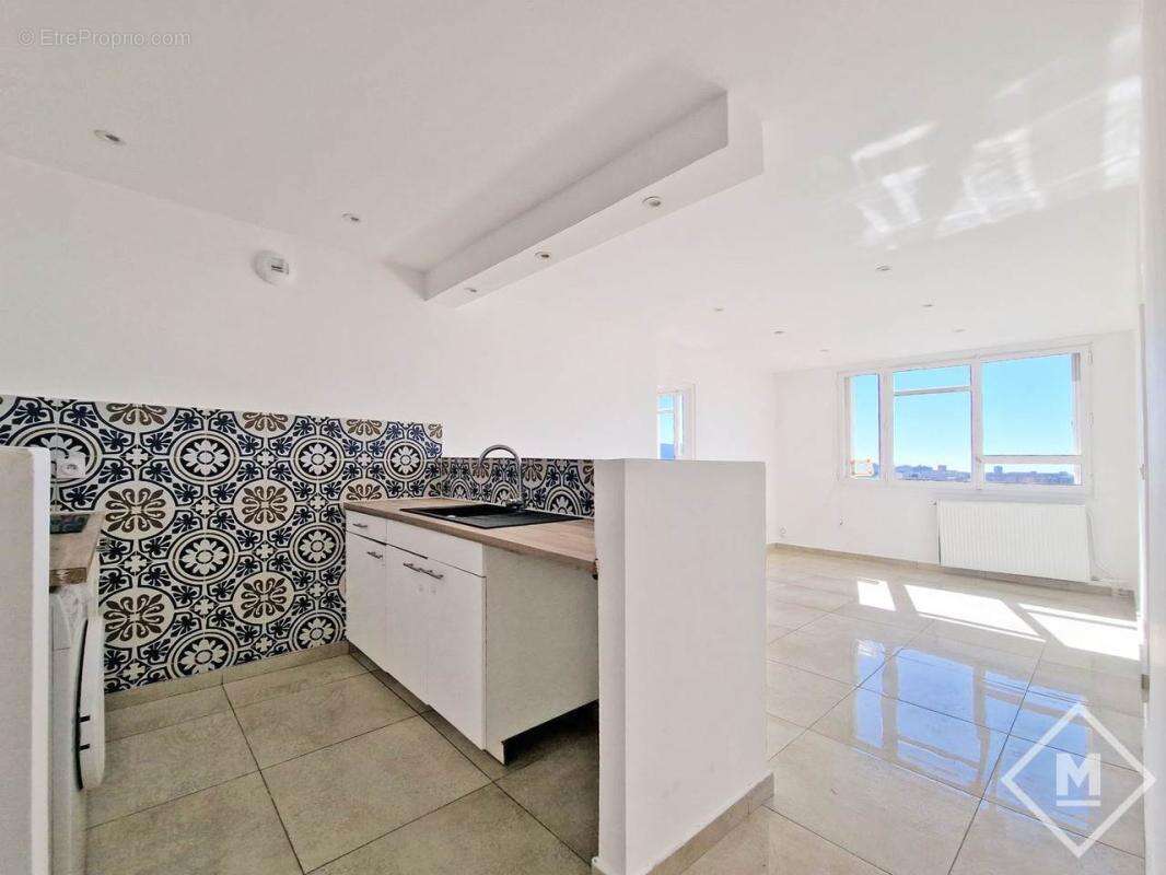 Vue Mer Dégagée et Calme : Appartement 3 Pièces à Vendre à Marseille Saint Loup - photo 4