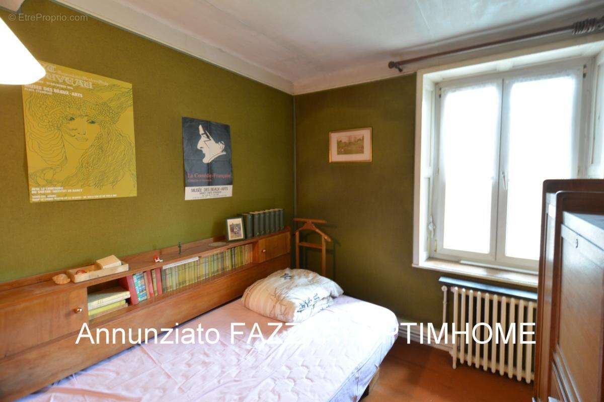 À vendre en exclusivité : Grande maison de ville historique à rénover, avec commerce – centre-ville de Stenay (proche Belgique e - photo 16
