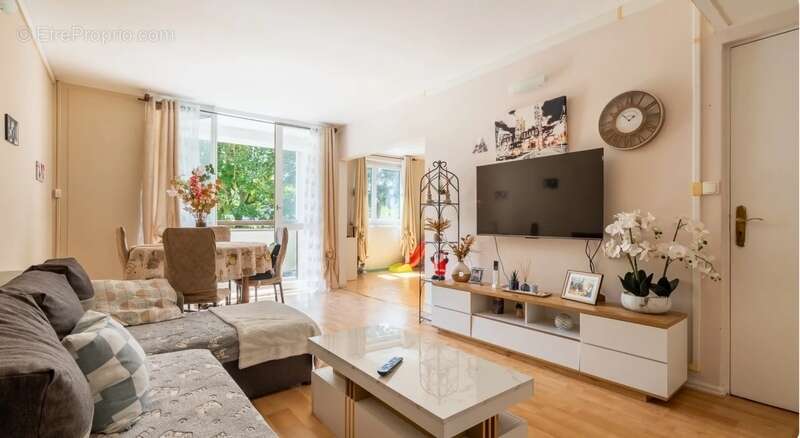 Appartement à CLICHY-SOUS-BOIS
