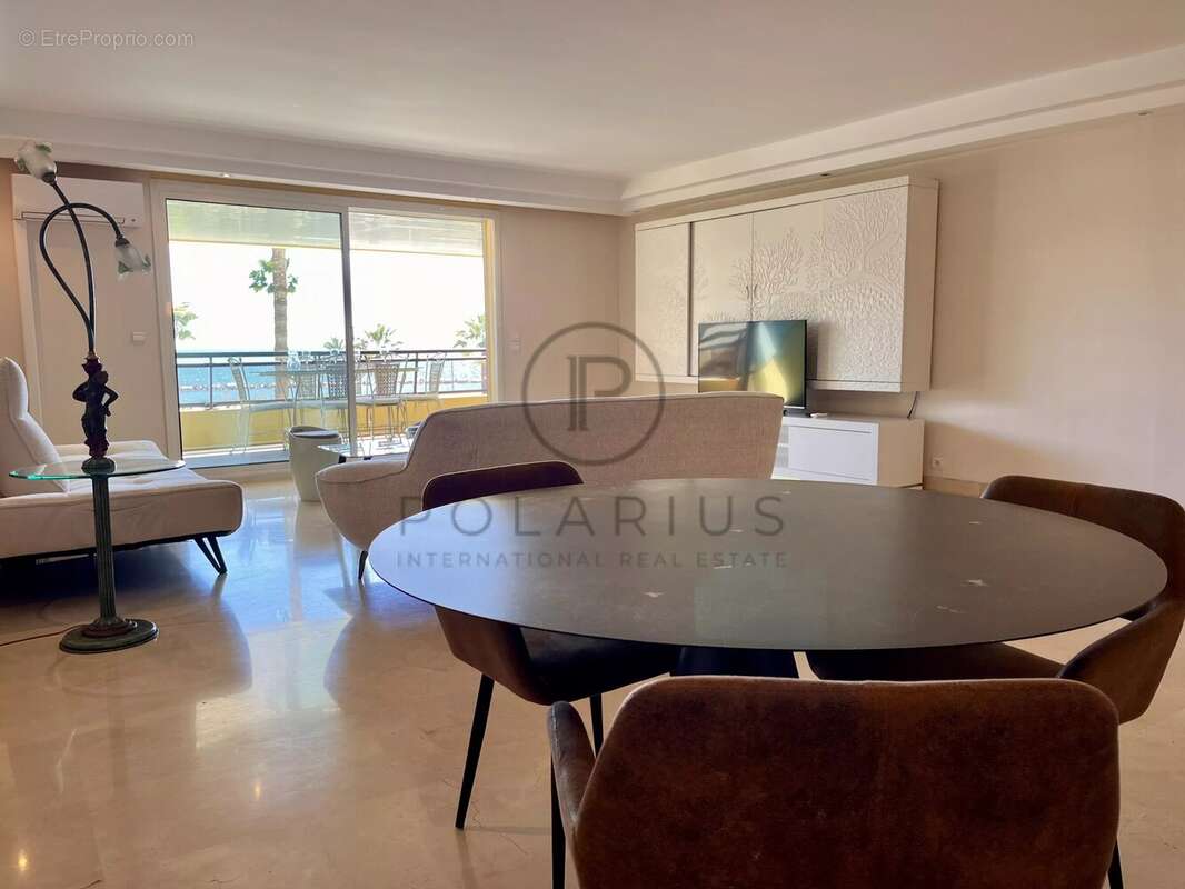 Appartement à SAINT-LAURENT-DU-VAR