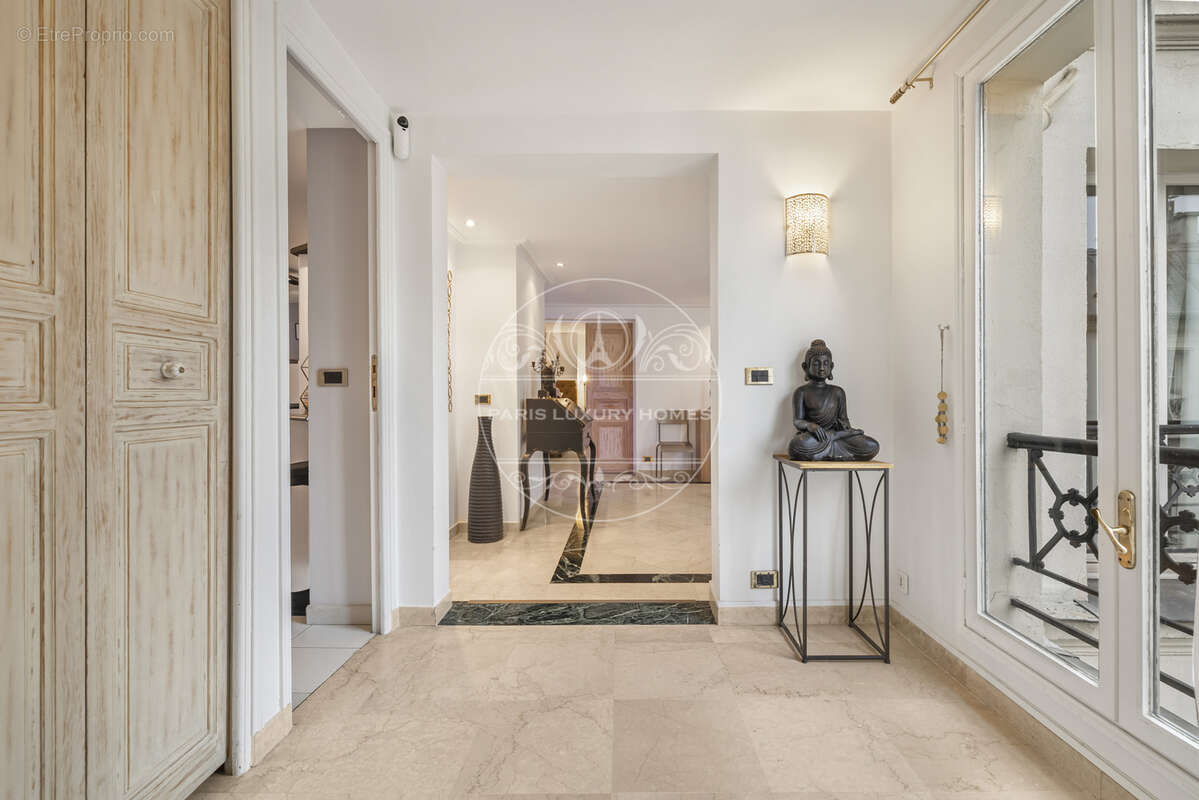 Appartement à PARIS-8E