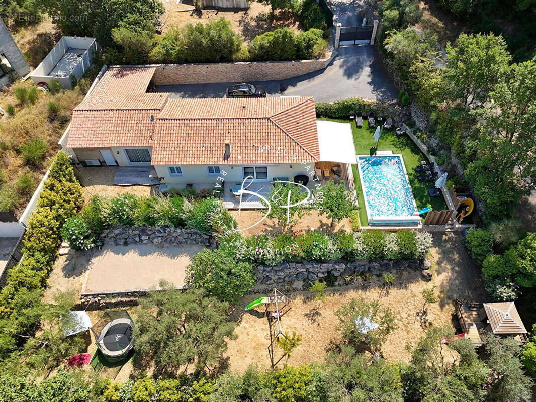 EXCLUSIVITE LORGUES Maison de plain-pied de 127 m² avec 4 chambres, piscine chauffée et jardin paysagé - photo 3