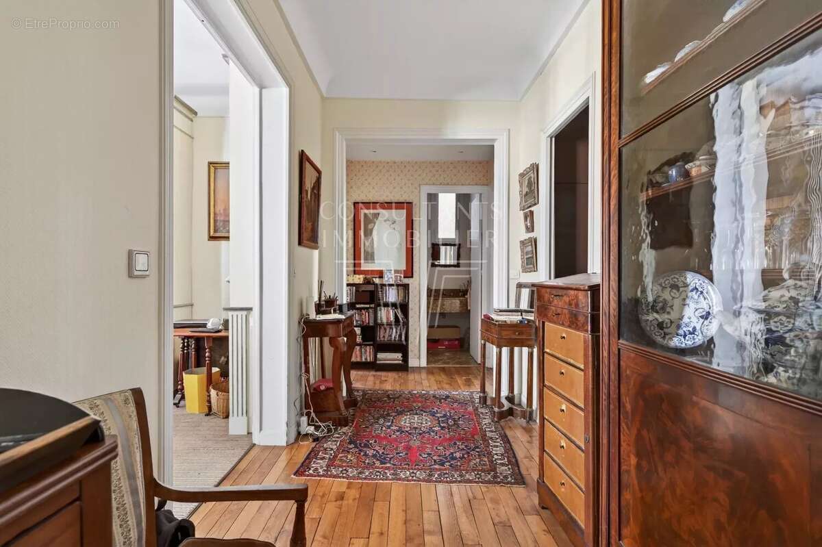 Appartement à NEUILLY-SUR-SEINE