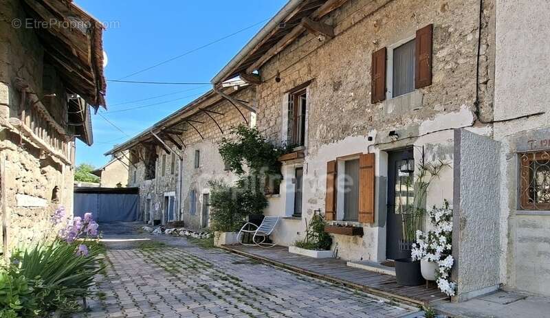 Maison à SERRIERES-EN-CHAUTAGNE