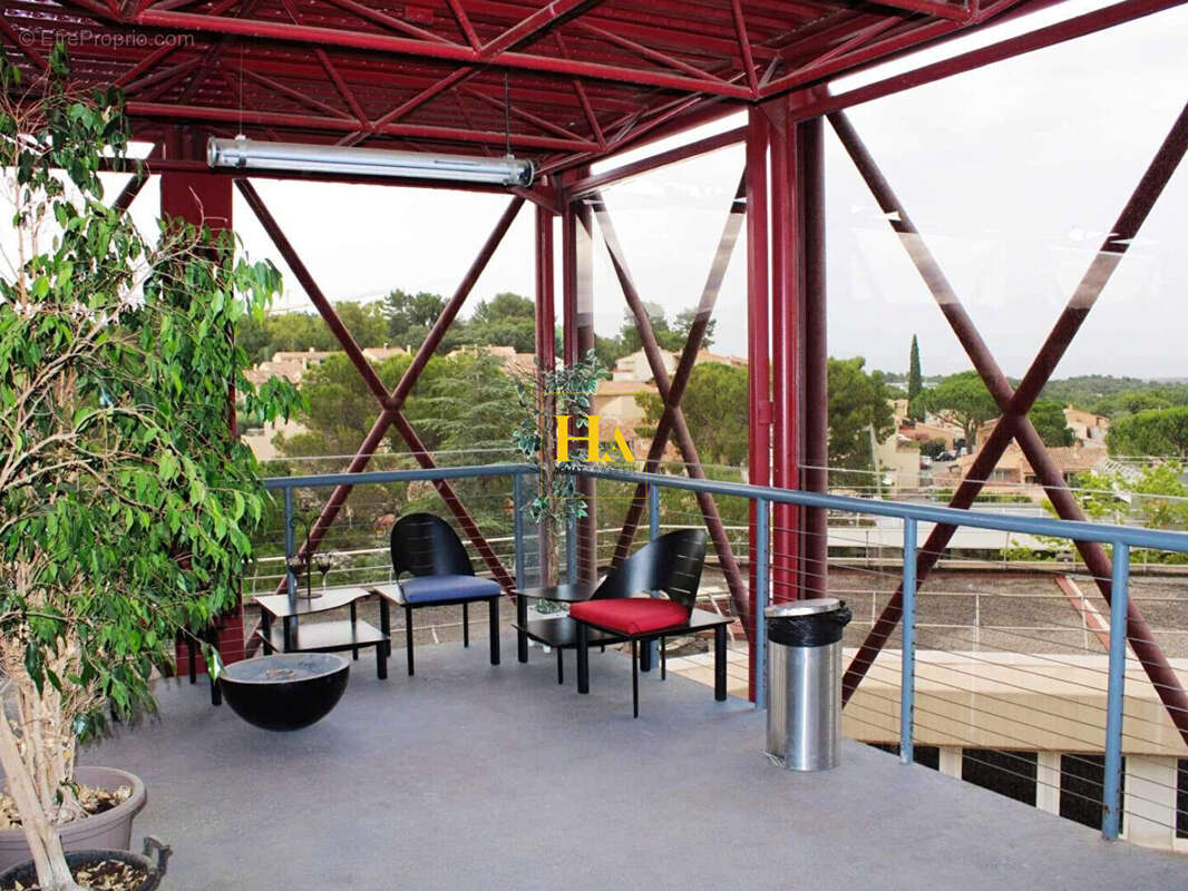 Commerce à VALBONNE