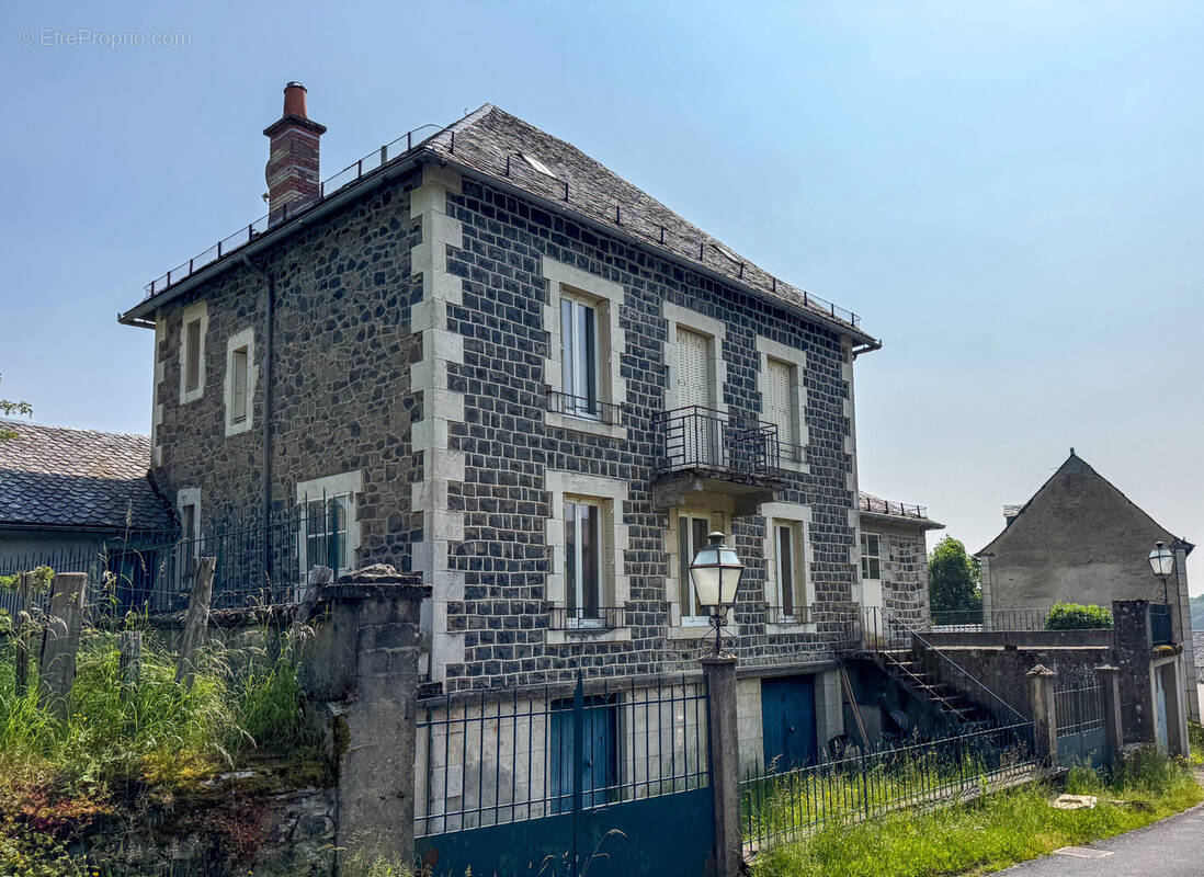 Maison à CURIERES