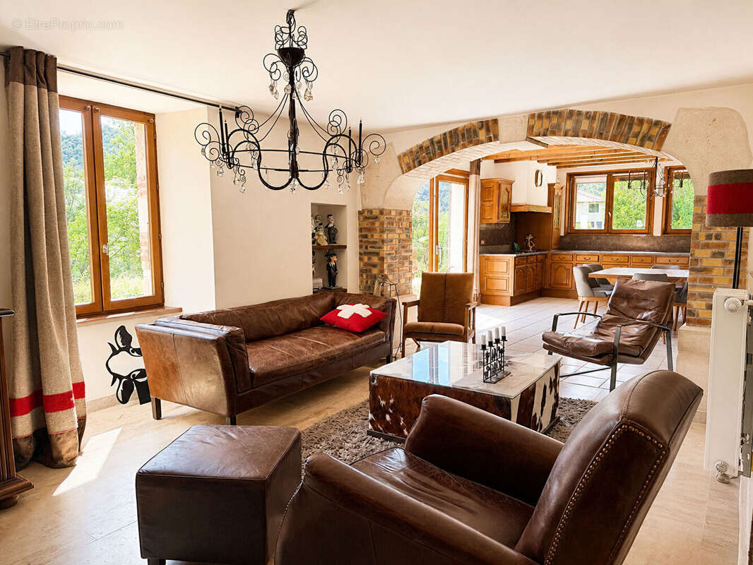 Domaine Saint Germain De Joux  ancienne ferme de 273 m2 sur 21 ha - photo 8