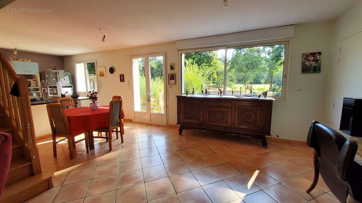 Maison individuelle de 120m² - 6 pièces - 4 chambres - 1 bureau - SAINT-SENOUX - photo 7