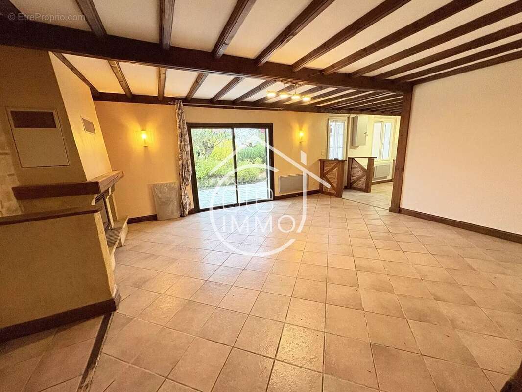 Maison à SAINT-PIERRE-D'EYRAUD