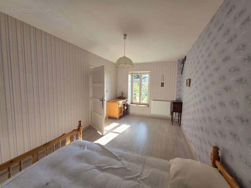Maison à SAINT-GERVAIS-D'AUVERGNE