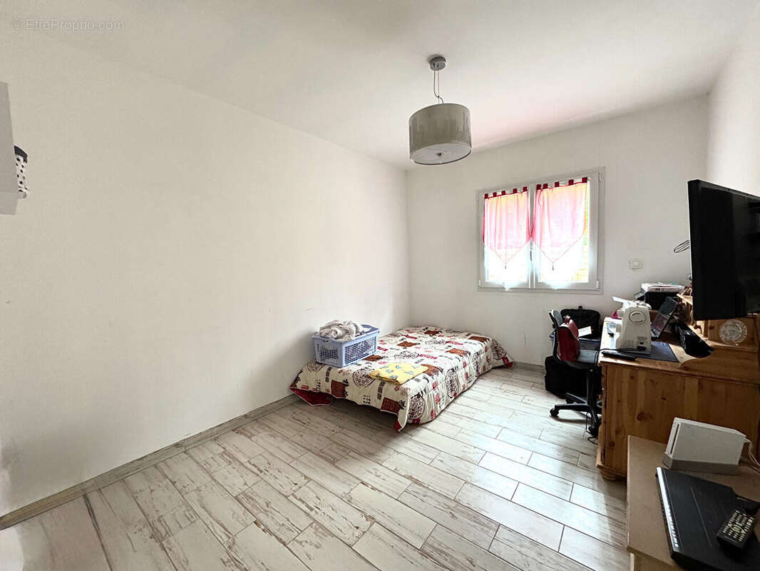À VENDRE - Maison comtemporaine 5 pièces - 127 m2 avec piscine - photo 10
