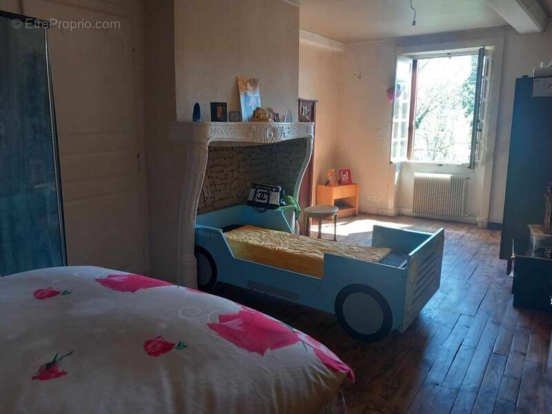 Maison de ville 88 m² avec garage, grenier aménageable et fort potentiel d'investissement – Quartier du Moutier à Thiers - photo 11