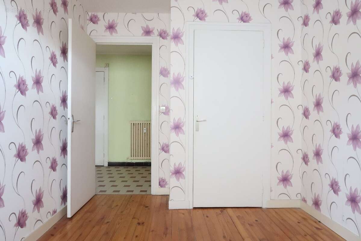 Appartement à LE CHAMBON-FEUGEROLLES
