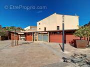 Commerce à PEZILLA-LA-RIVIERE