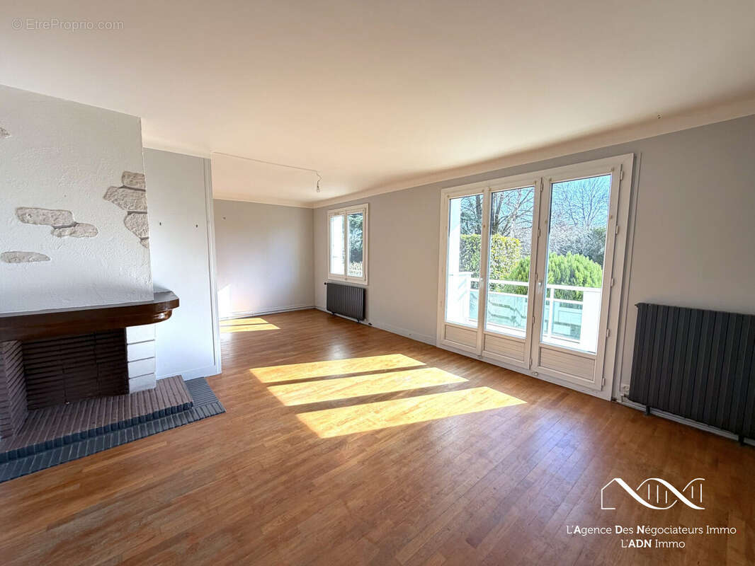 Appartement à SAINT-JEAN-DE-BRAYE