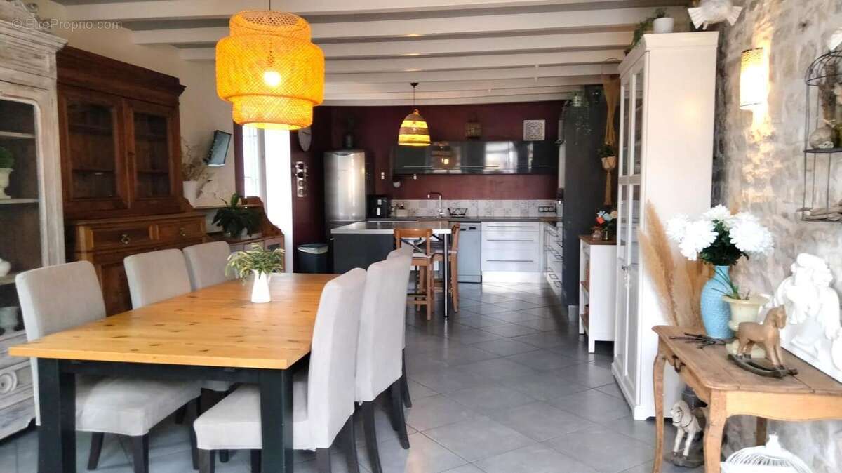 CUISINE/SAM - Maison à COULGENS