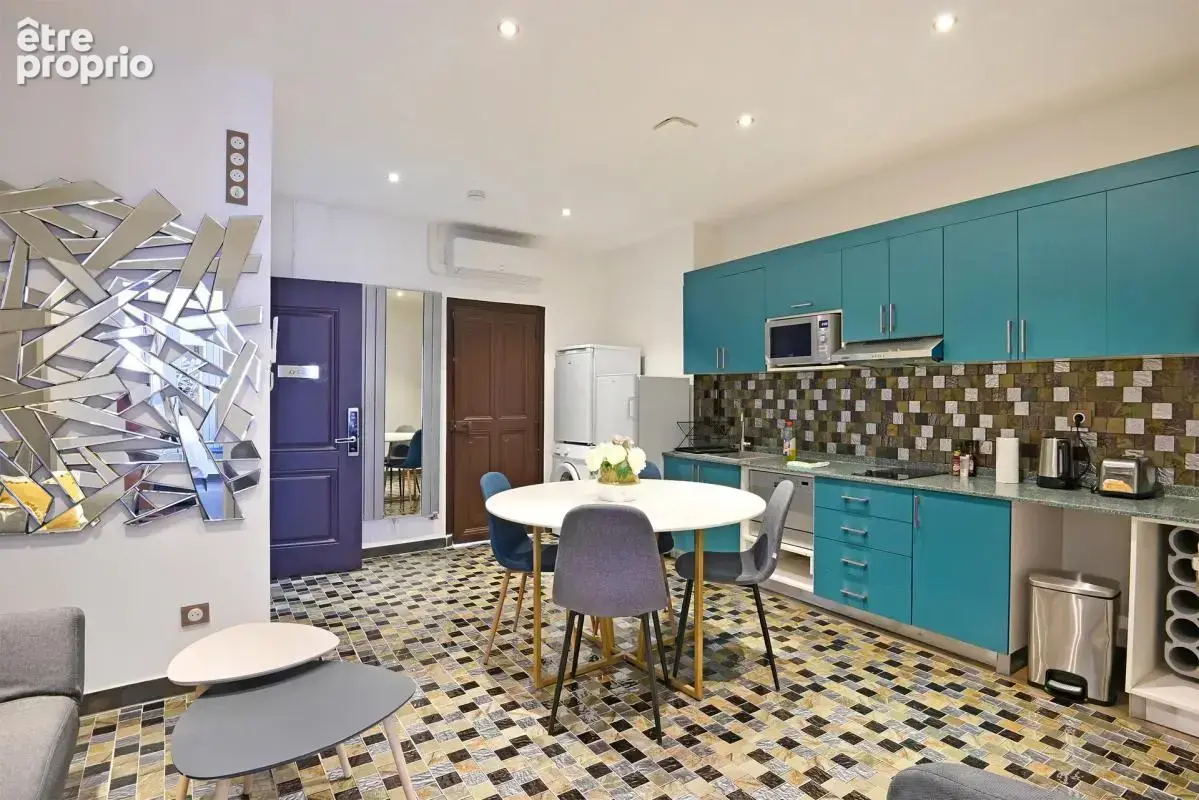 Avignon intra-muros – Immeuble de rapport rénové, de 8 logements, vendu entièrement meublé - photo 2