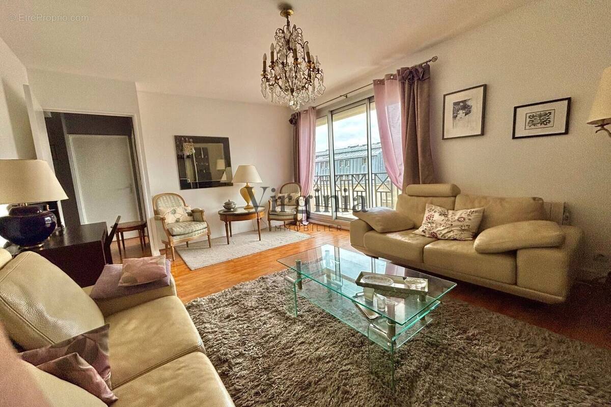 Appartement à CHARENTON-LE-PONT