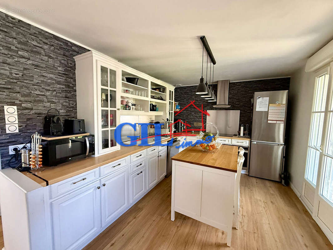 Maison à SAVIGNY-LE-TEMPLE