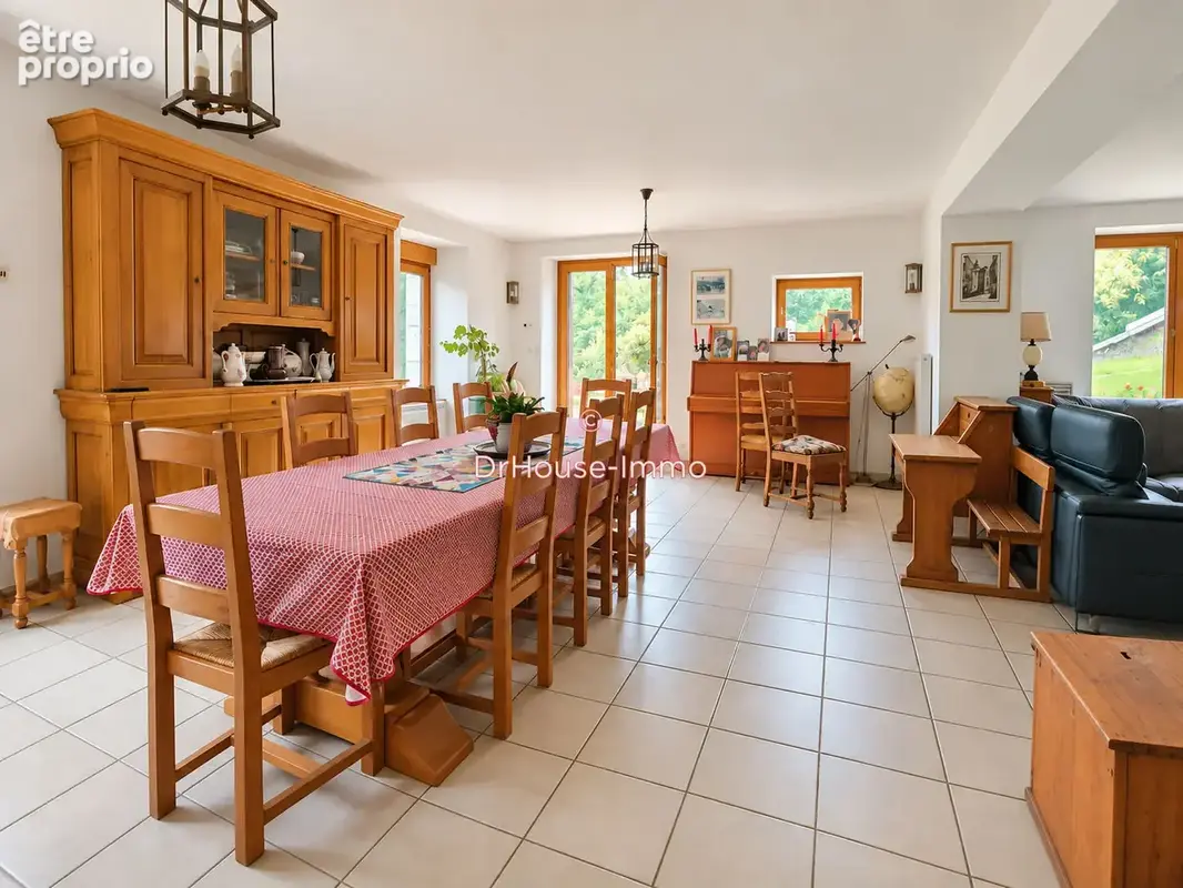 Maison 8 pièces 210 m² à vendre à L'isle-Sur-Le-Doubs (25250) - photo 4