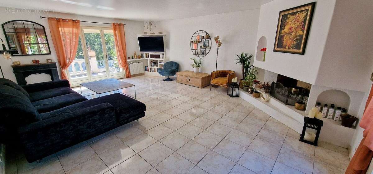 Maison 281 m² à Peymeinade  - photo 4