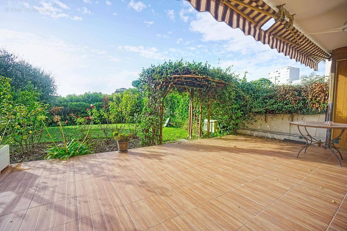 Appartement à LE CANNET