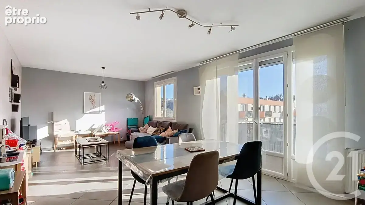 Appartement 5 pièces 95 m² à vendre à Feyzin (69320) - photo 2