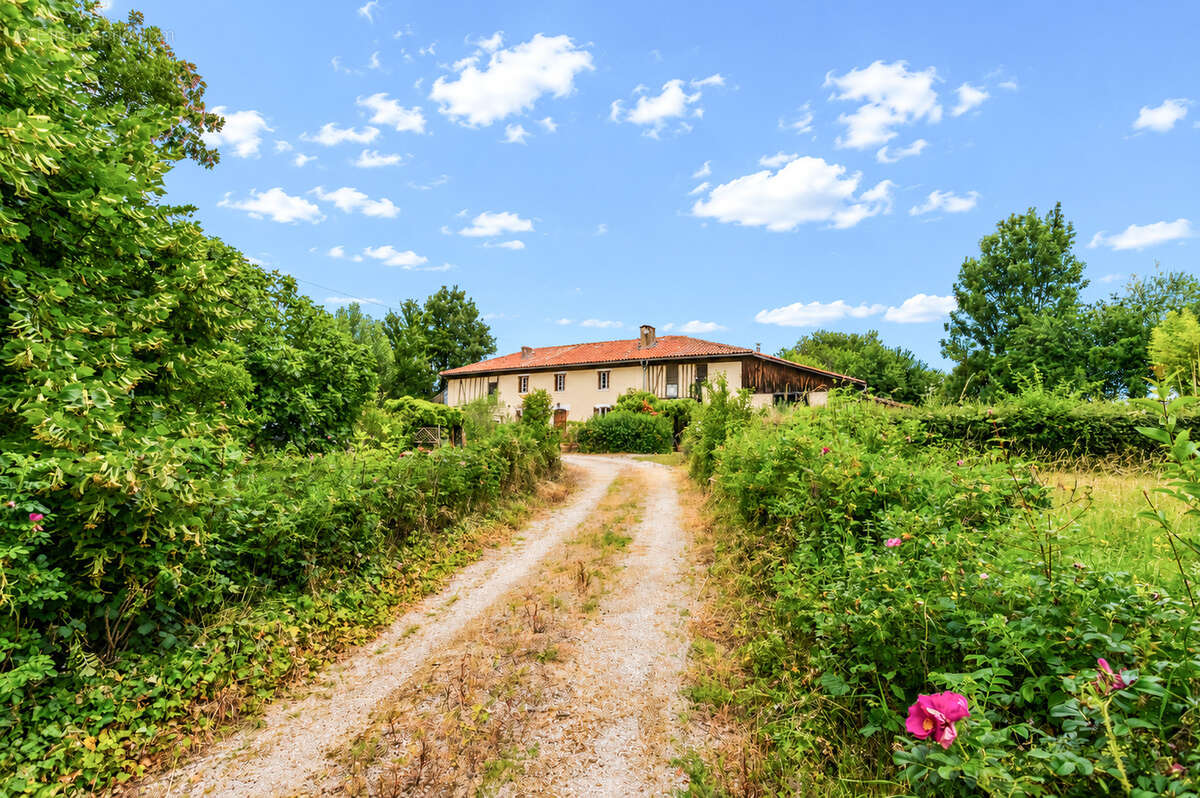 Maison à CHARLAS