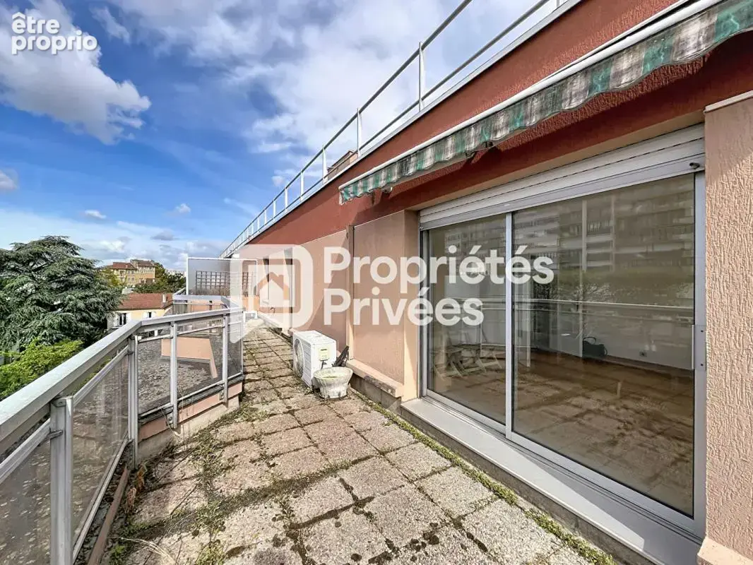 Nanterre - Spacieux 3 pièces de 84 m² - Dernier étage - Terrasse de 22 m² -  Box - photo 13