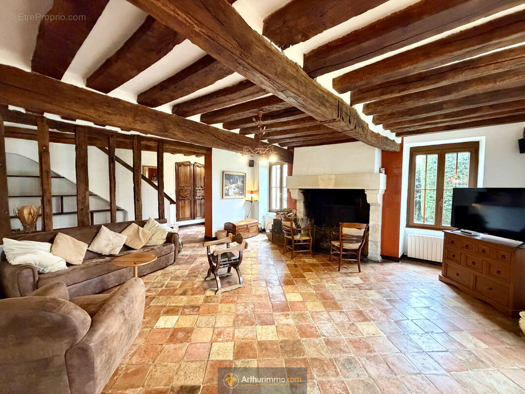 Maison à CRECY-LA-CHAPELLE