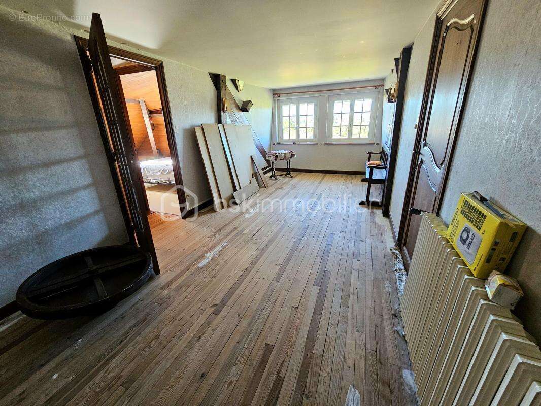 Maison à COMMELLE-VERNAY