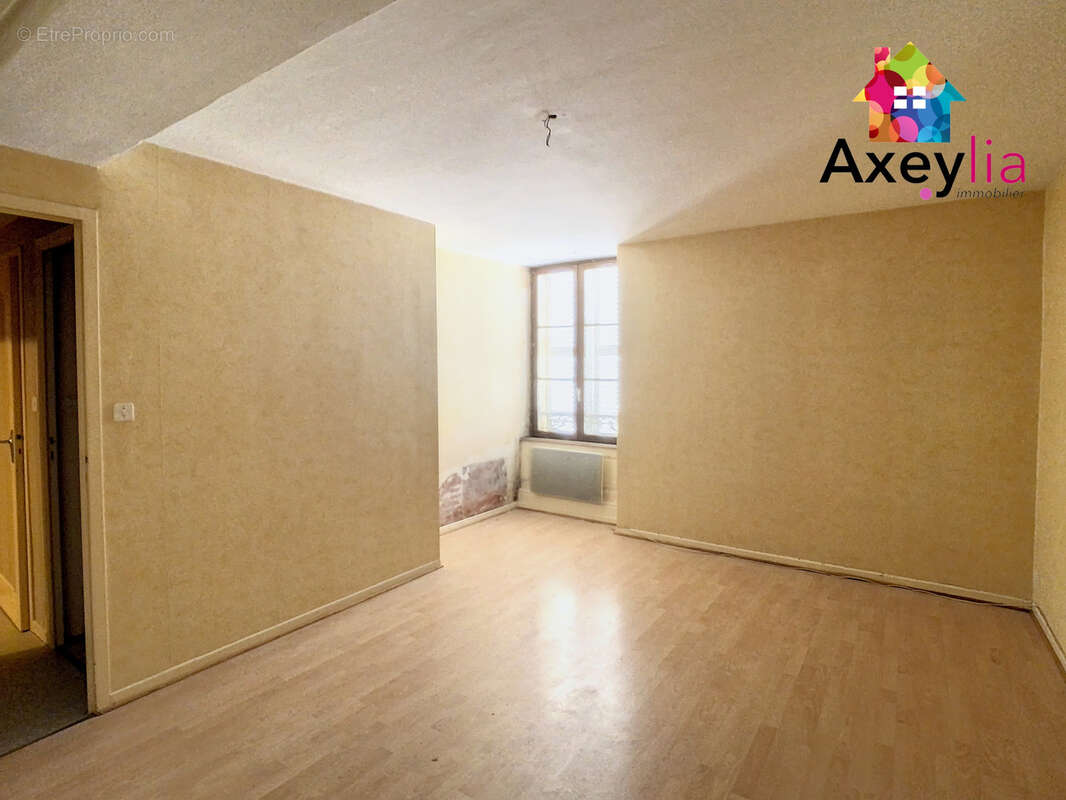 Appartement à RENAISON