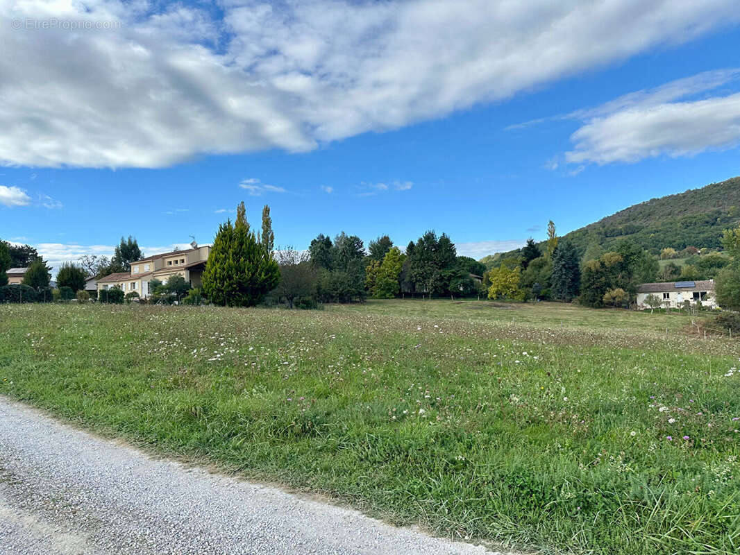 Terrain constructible de 1 700 m² à Foix. Un cadre de vie à imaginer selon vos envies - photo 2