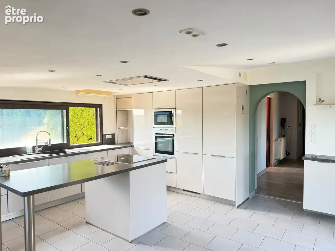 Vente propriété, pavillon +  bâtiment de 700 m2 env sur terrain de 2,12 ha LURE - photo 8