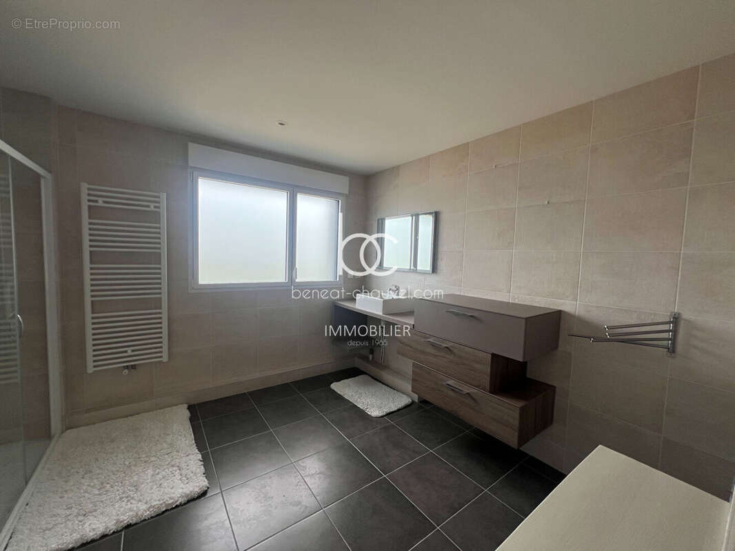 VENTE Appartement de Standing SARZEAU Centre  4 Chambres  Terrasse Sud  Garage Double  56370 - photo 9