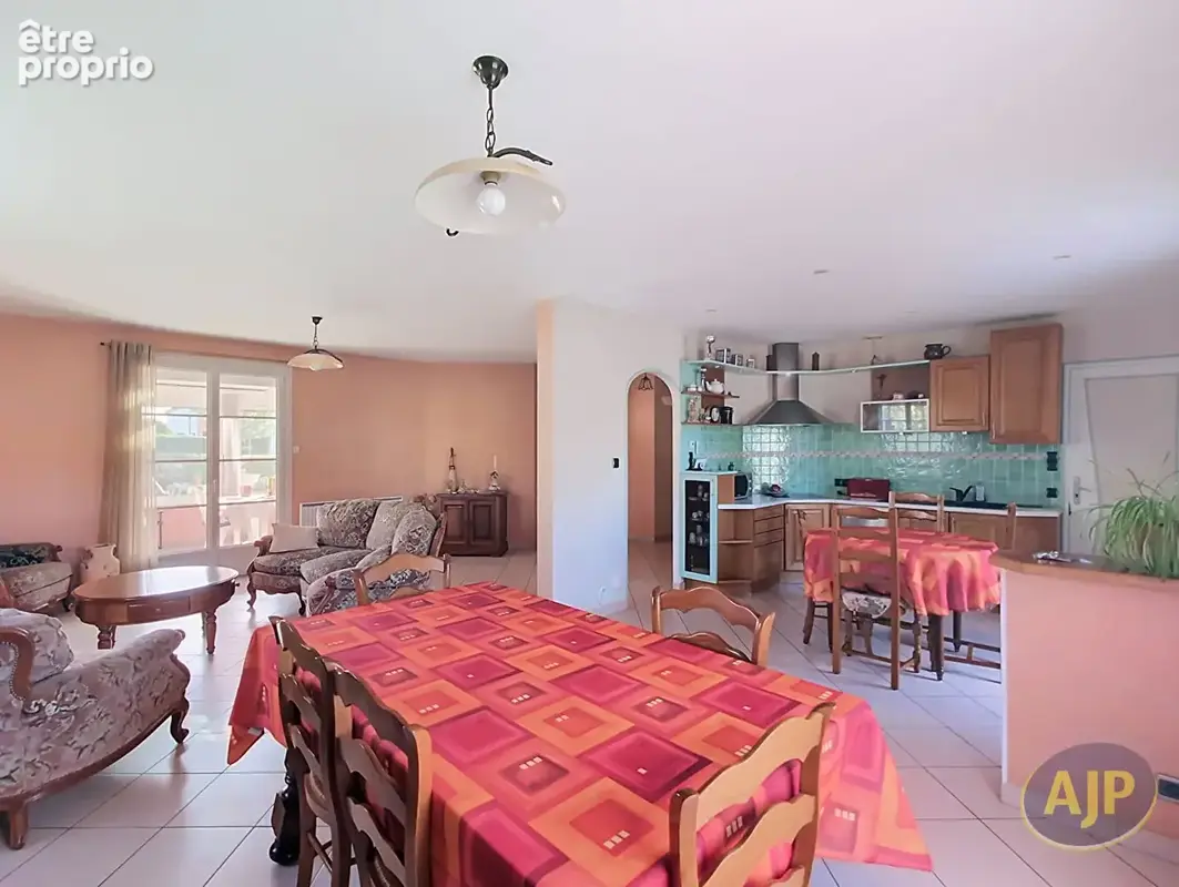 Maison de plain-pied sur une parcelle de + 1000 m² - photo 2